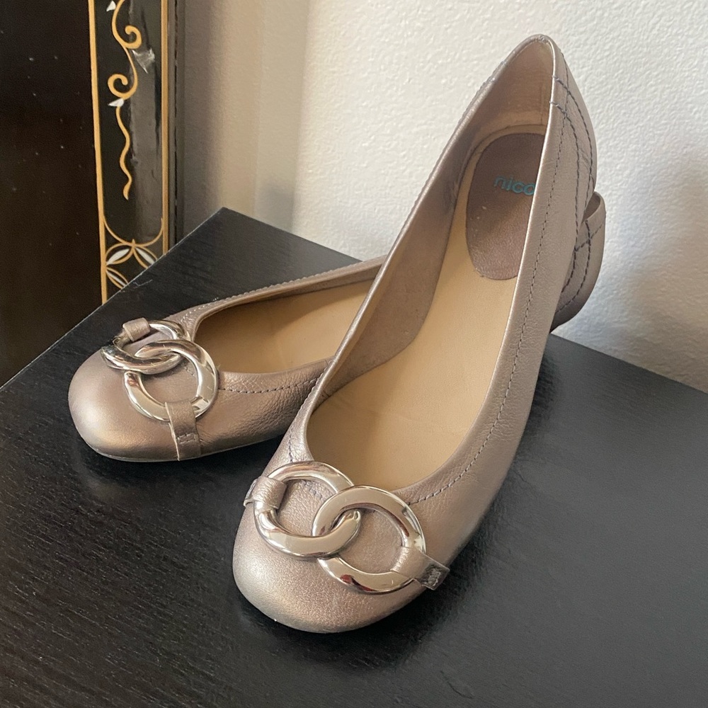 Nicole, metallic beige leather, silver chain buckle, low wedges, size W 6